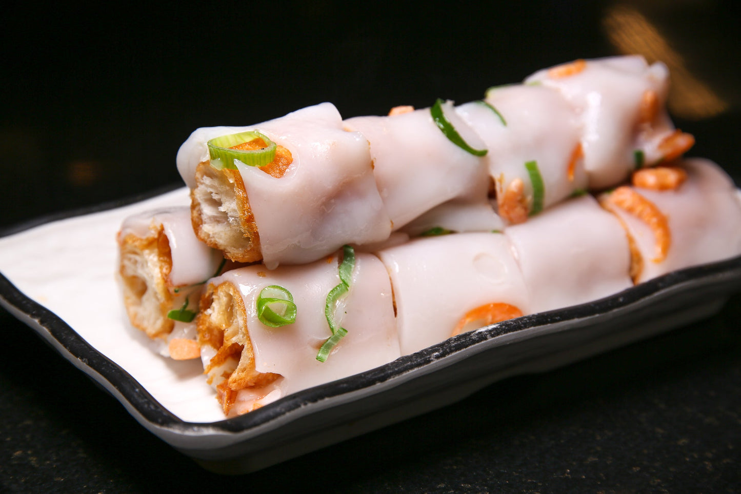 B3. Crispy Dough Rolls | 炸两