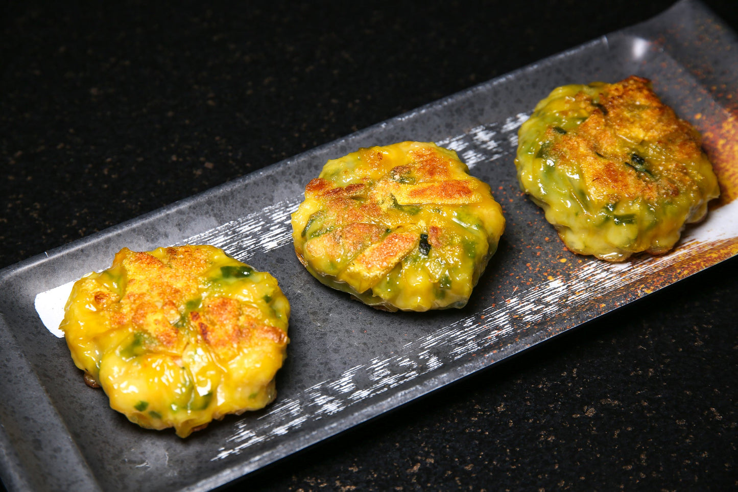D9. Pan Fried Chive Cakes | 香煎韭菜饼